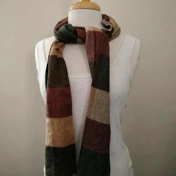 V. Fraas Cashmink Brown Rose plaid blend tassel Multifunctional Rectangle Scarf - Picture 5 of 9